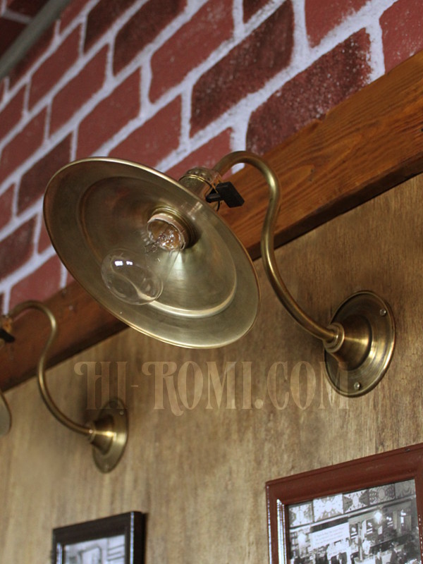 LEVITON社製パドルスイッチソケット＆平型シェード真鍮製ブラケット/工業系壁面照明ウォールランプライト
