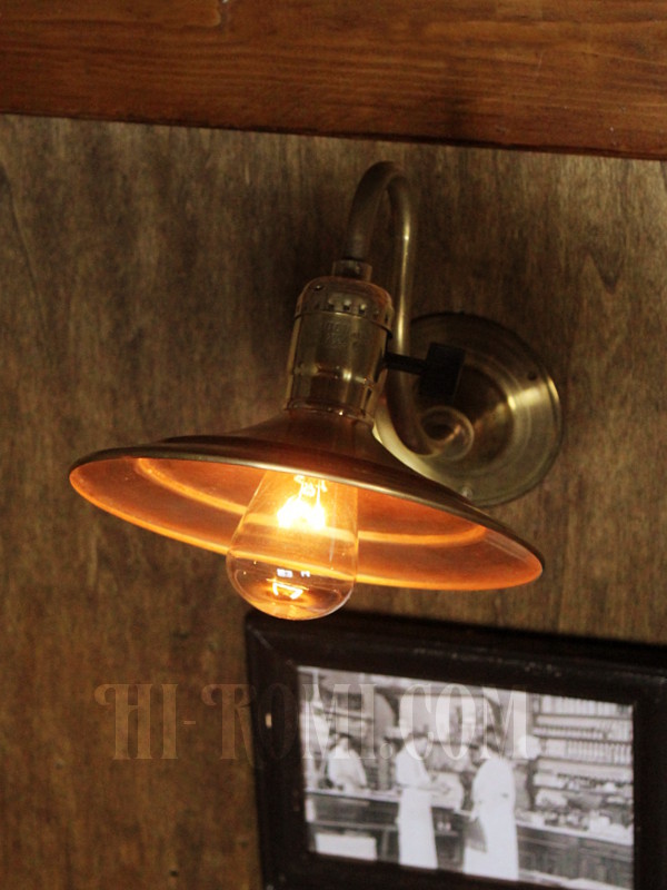 LEVITON社製パドルスイッチソケット＆平型シェード真鍮製ブラケット/工業系壁面照明ウォールランプライト